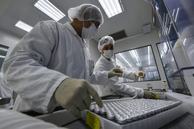 Saúde inclui trabalhadores da construção civil e da indústria como prioritários para vacina